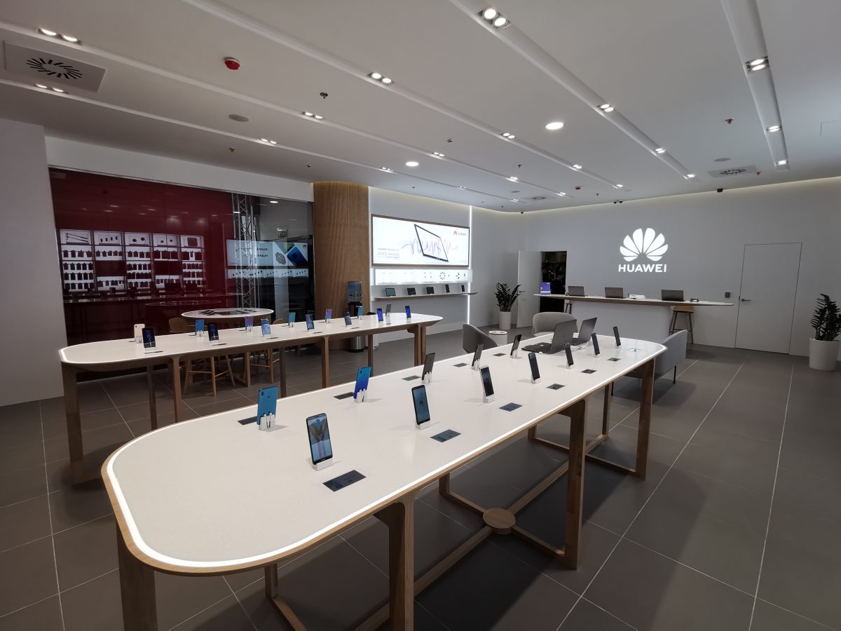 Megnyitott az első Huawei Experience Store Magyarországon
