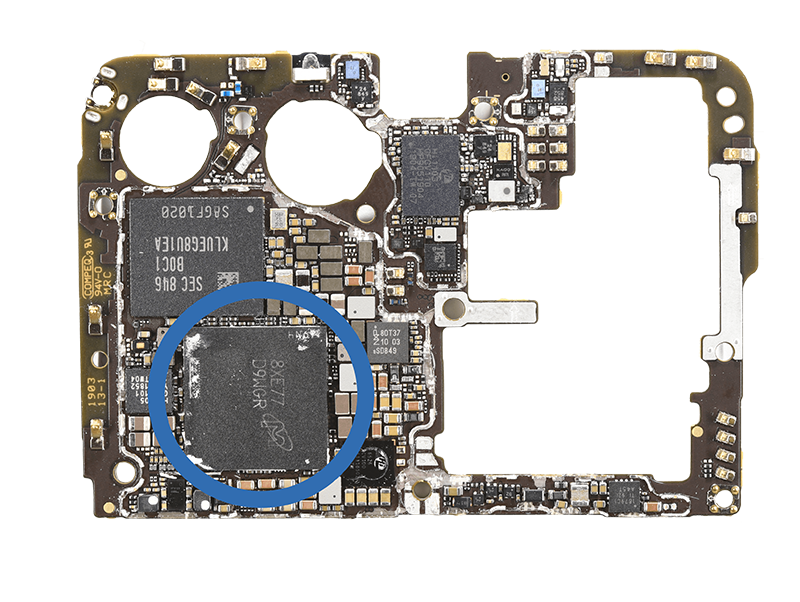 Micron memória chip a Huawei P30 alaplapján
