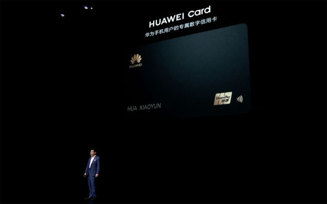 Huawei Card: fizikai bankkártyát jelentett be Richard Yu