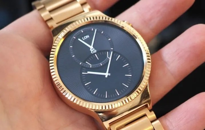 Az első Huawei Watch 22 karátos arannyal futtatott női kiadása 2015-ből