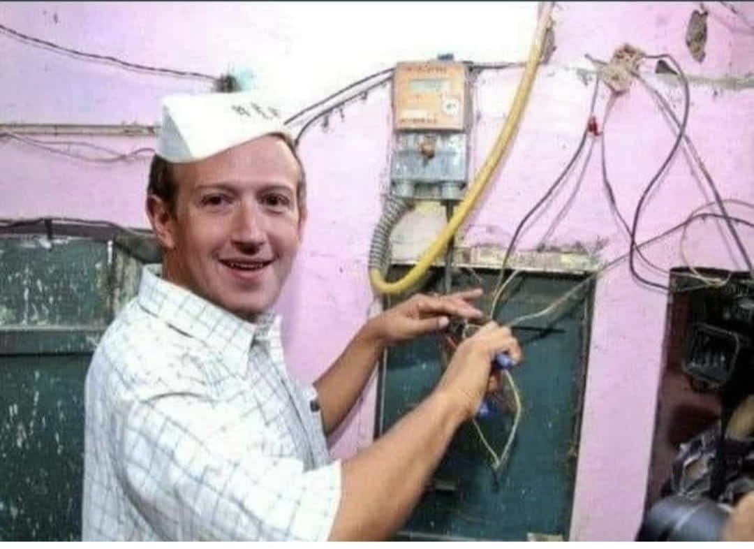 Idegenek posztjaival telt meg a Facebook hírfolyam